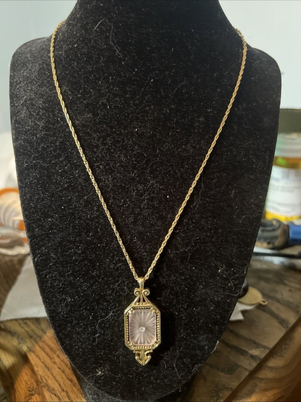 AVON Vintage 1977 "Frostlights" Camphor Glass Rhinestone Pendant Necklace EUC